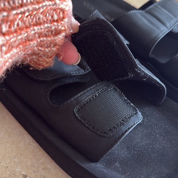 Volcom slides - Picture 5 of 5